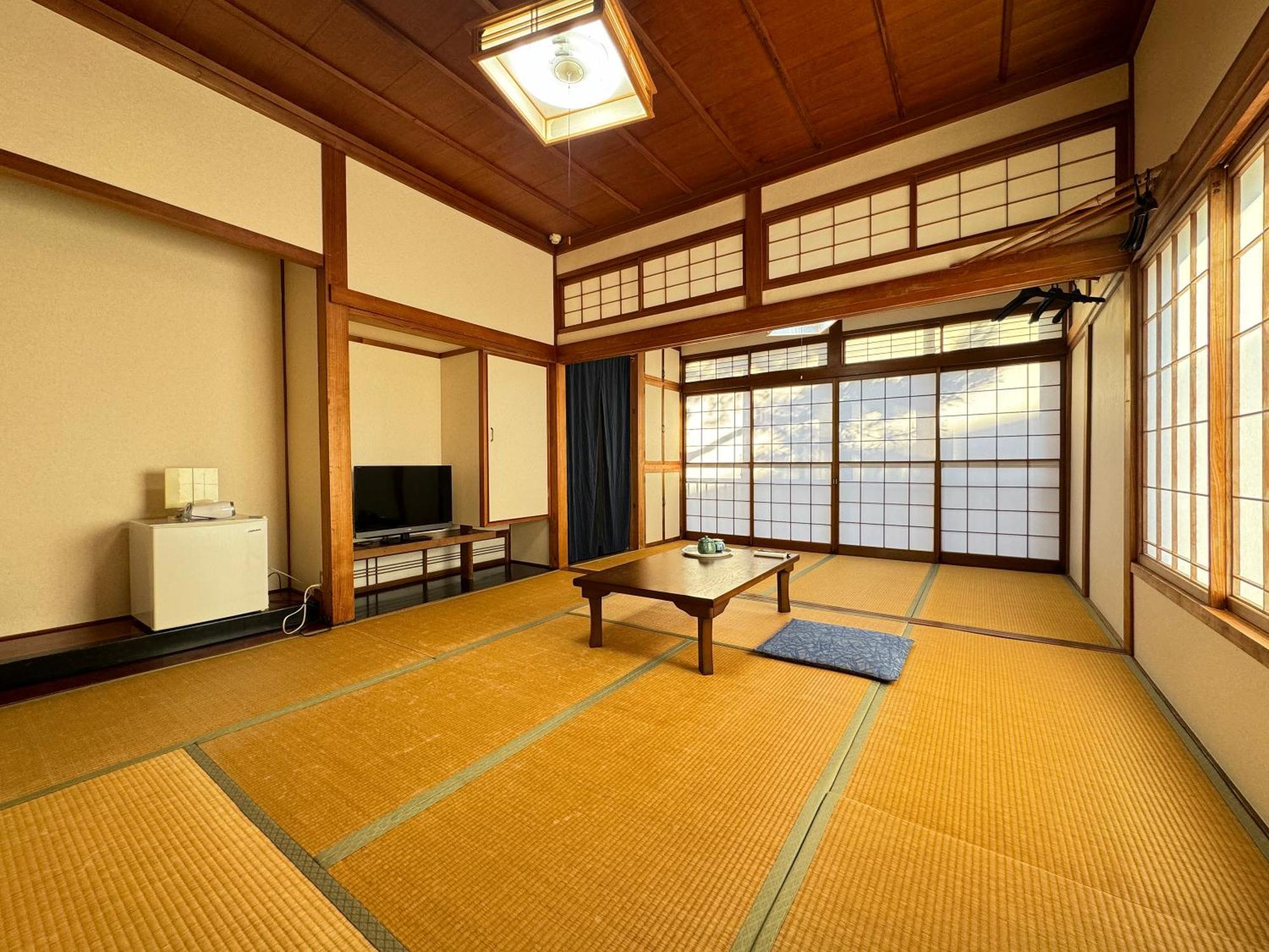 Hotel Shiroyamasou à Asahi  Extérieur photo